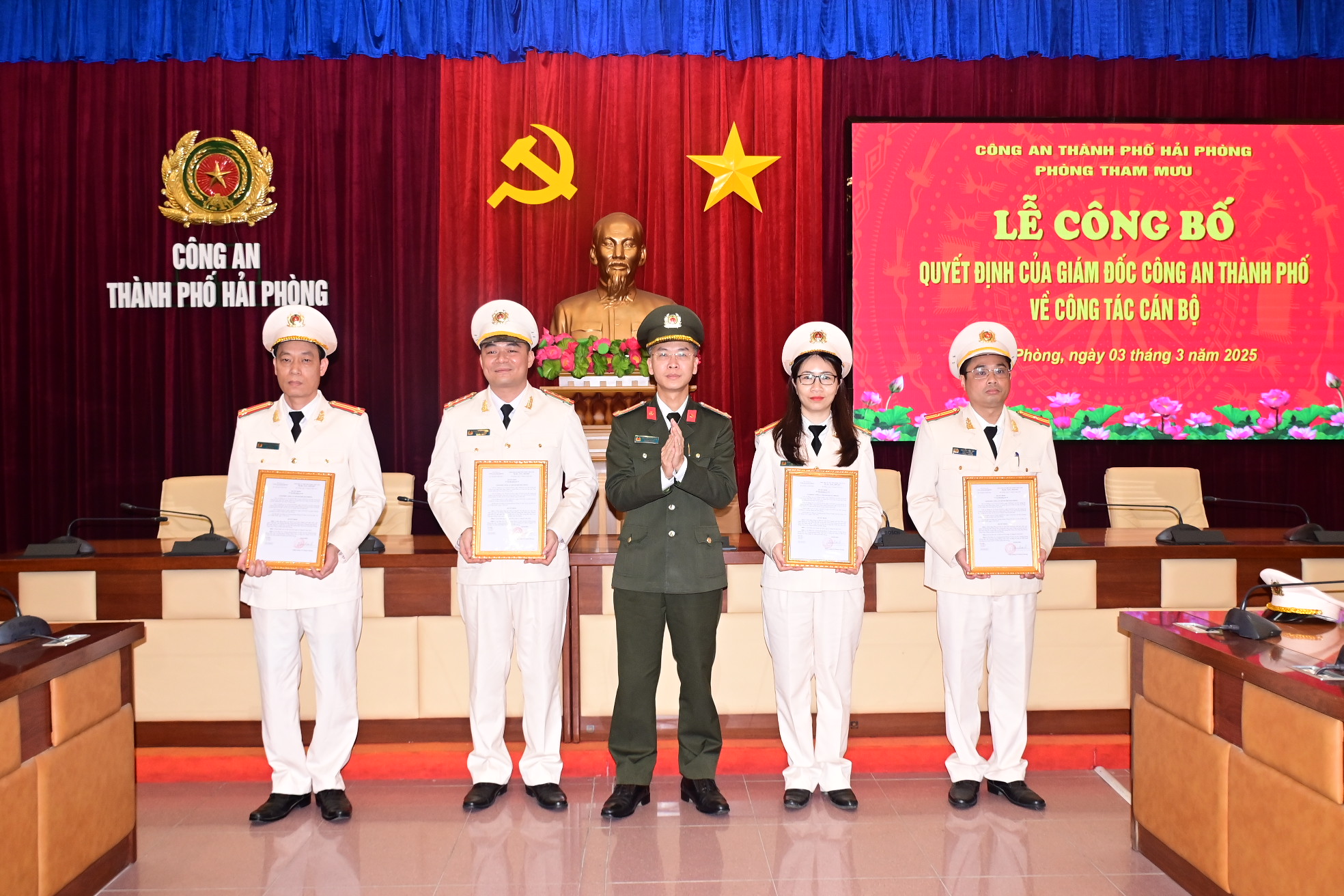 Phòng Tham mưu - CATP: Tổ chức Lễ chào cờ tháng 3 và Lễ công bố các quyết định về công tác tổ chức cán bộ